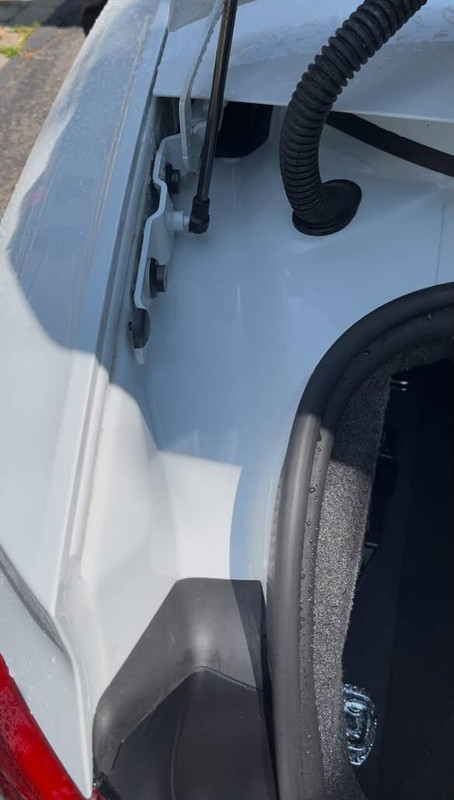 Voiture propre après le nettoyage