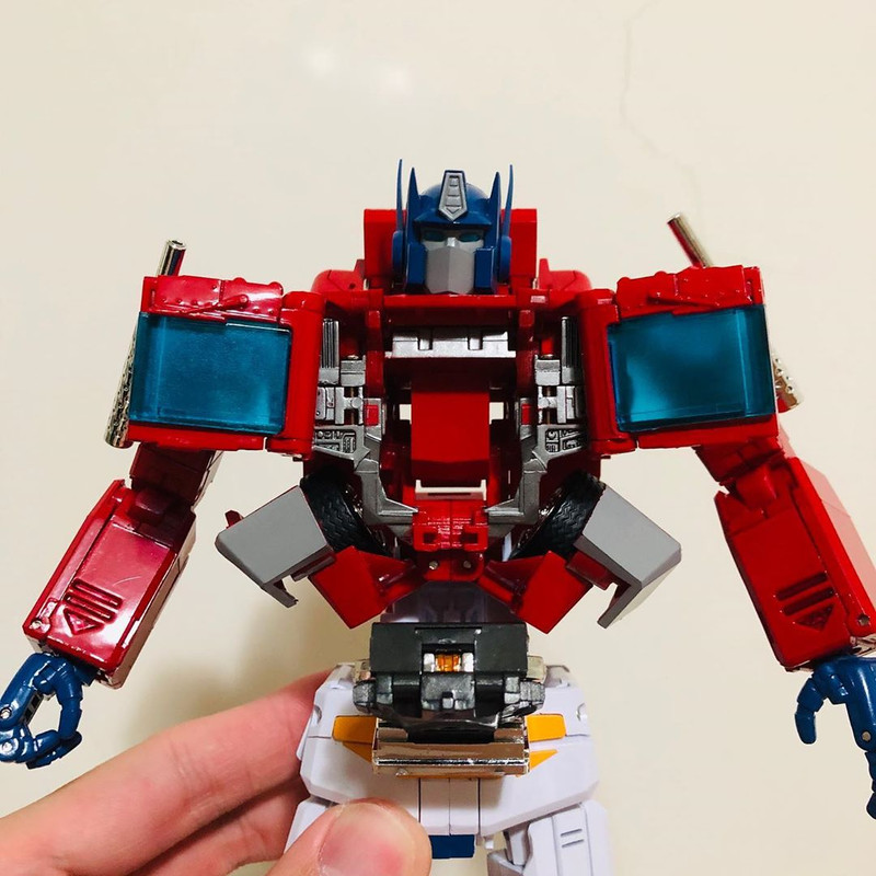 22-MP-44-Convoy-Optimus-Prime-V3