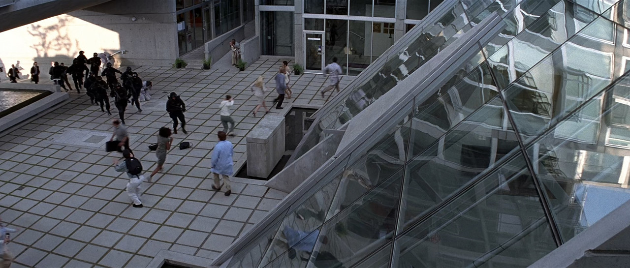 Paycheck 2003 (1080p x265 10bit Tigole).mkv_snap