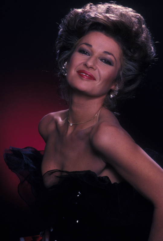 Stephanie_Beacham_a08