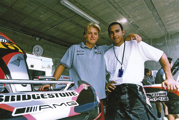 hamilton-rosberg-gokart-180320.jpg
