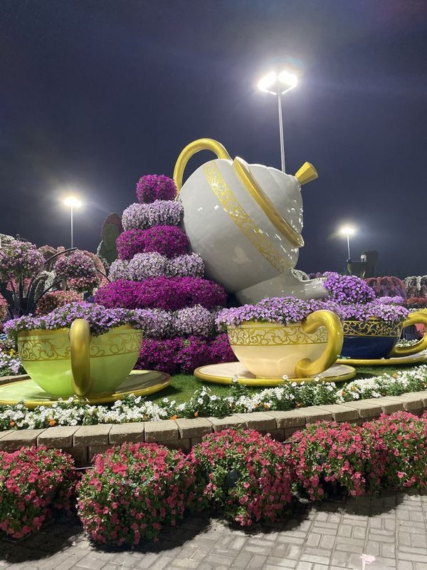 teapot-flower-bed.jpg