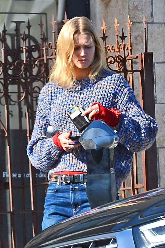 B329D8B8-BF5D-4618-B0EC-CB4FA87599FF