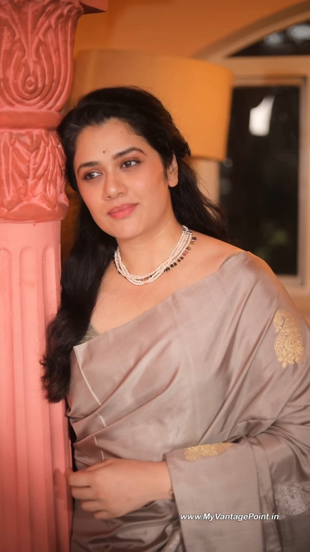 6-Girija-Oak-Beautiful-Look-in-Saree-for-Jewellery-Ad-My-Vantage-Point