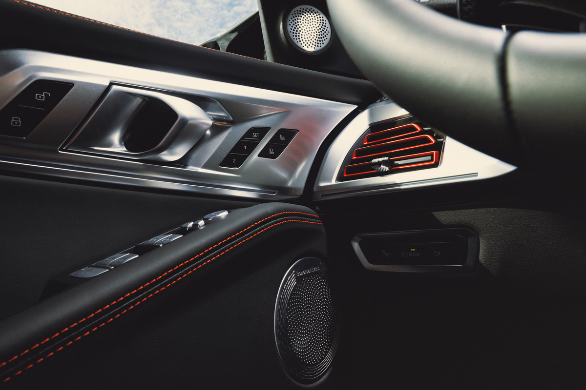 P90499839_highRes_the-bmw-xm-label-red