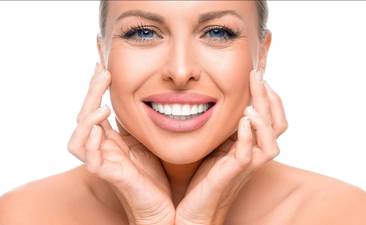 Conoce el truco para rejuvenecer el contorno de ojos con aceite de coco