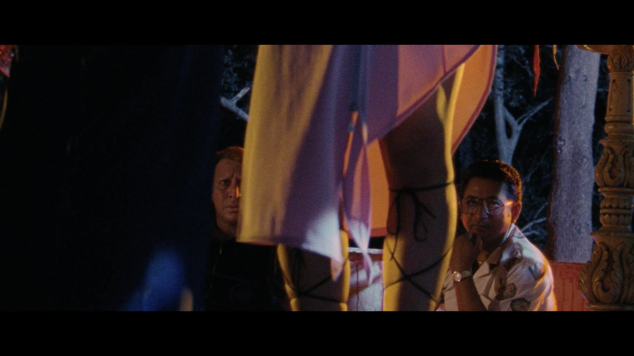 Miss.Lovely.2012.1080p.NF.mkv_snapshot_03.17_[2021.07.14_11.02.39]