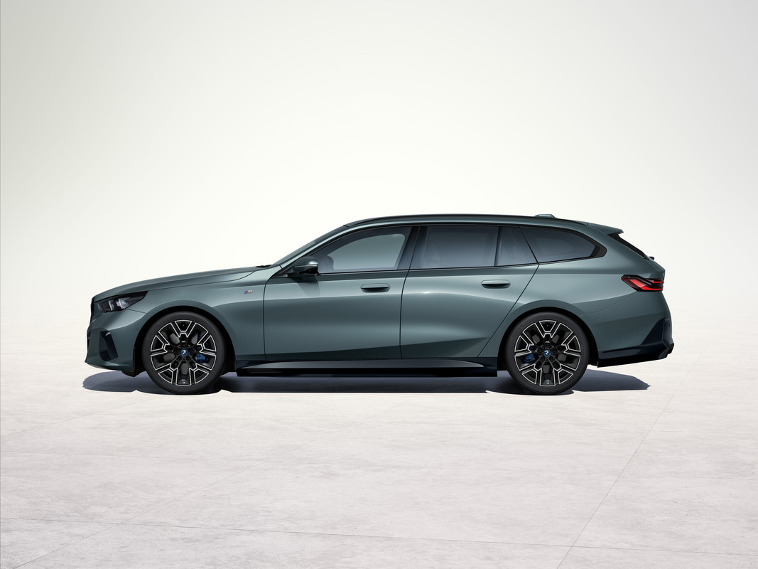 P90536871_highRes_the-new-bmw-i5-edriv