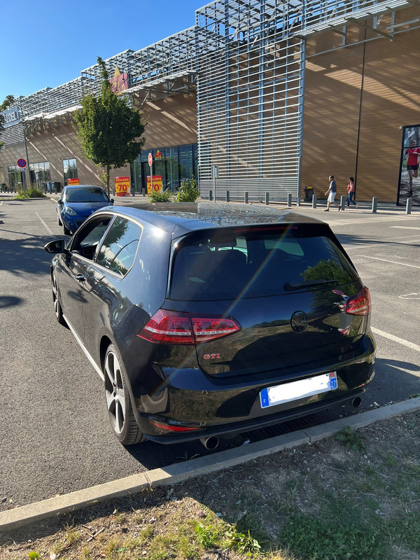 Golf7 extérieur arrière logo noir