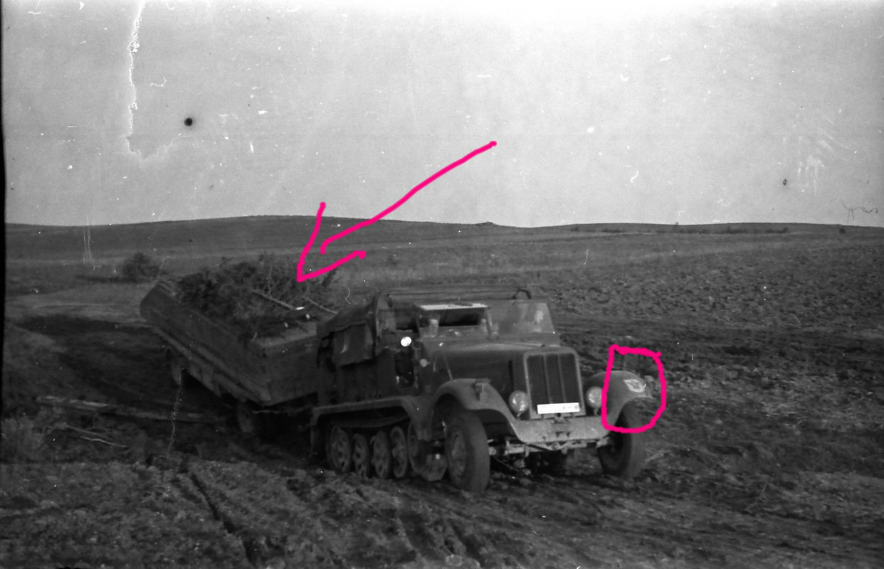 Sd.KFZ Halbkette Wappen  Sd.-Anhänger getarnt im