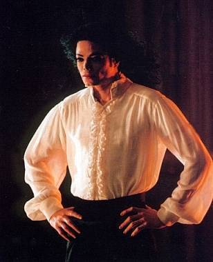 MJ-michael-jacksons-ghosts-13196205-308-380.jpg