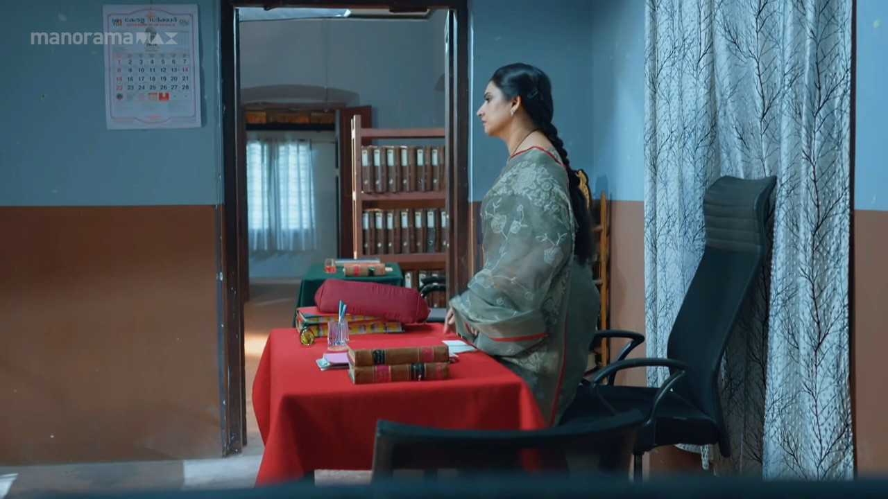 Must-See: Sujitha Sexy Navel in Beautiful See Through Transparent Saree Photos