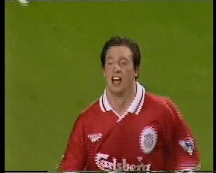 Premier League 1996/1997 - J29 - Liverpool Vs. Newcastle (576p) (Inglés) Captura3