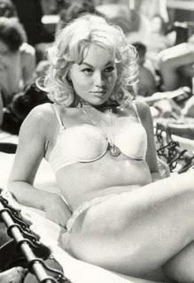 1960 Sotto dieci bandiere (4)