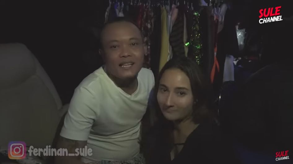 Naomi Zaskia menemui Sule di sela-sela shooting 'Ini Talk Show'