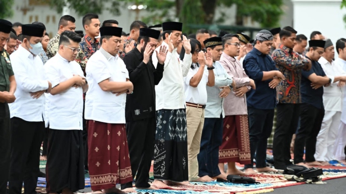 Presiden RI Jokowi melaksanakan salat id berjamaah di halaman Istana Kepresidenan Yogyakarta, pada Kamis (29/06/2023).