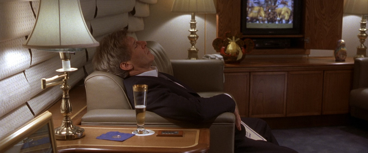 Air Force One (1997).mkv_snapshot_00.14.49_[2018.03.14_22.38.08]