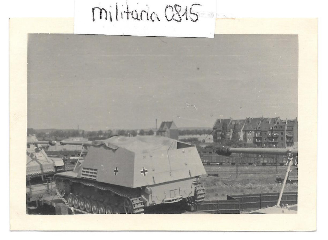 Foto 1944 Panzerjäger Nashorn Sd.Kfz. 164 auf Zu