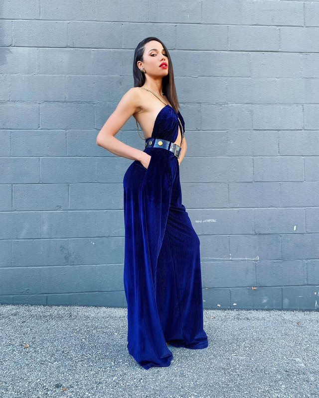 [Image: FYKNIb-XUEAEl3-Uh.jpg]