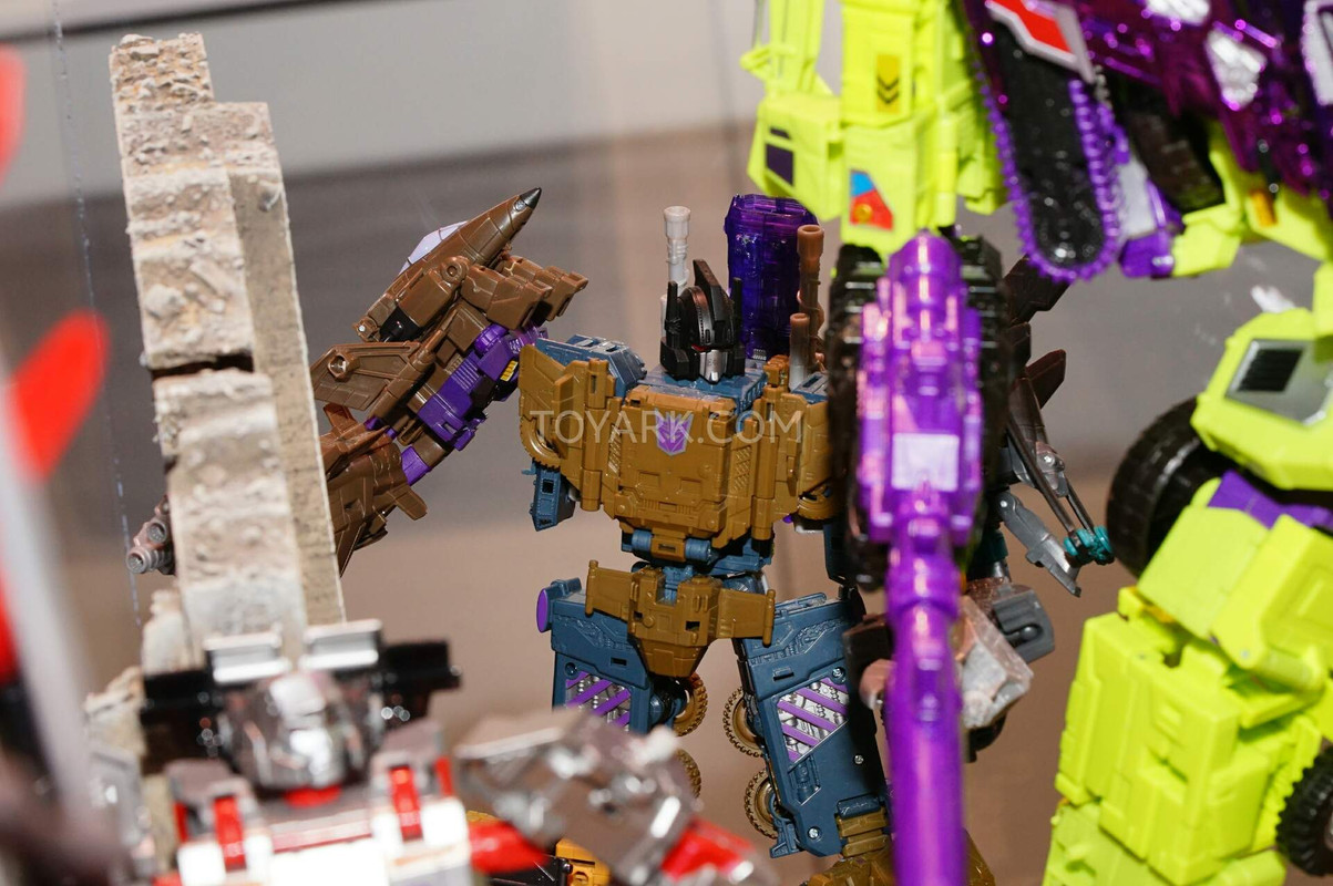 SDCC2015-Hasbro-Transformers-Combiner-Wars-064
