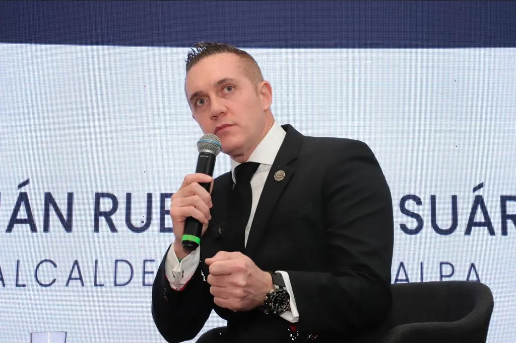 Adrián Rubalcava renuncia al PRI y se pone a disposición de Claudia Sheinbaum
