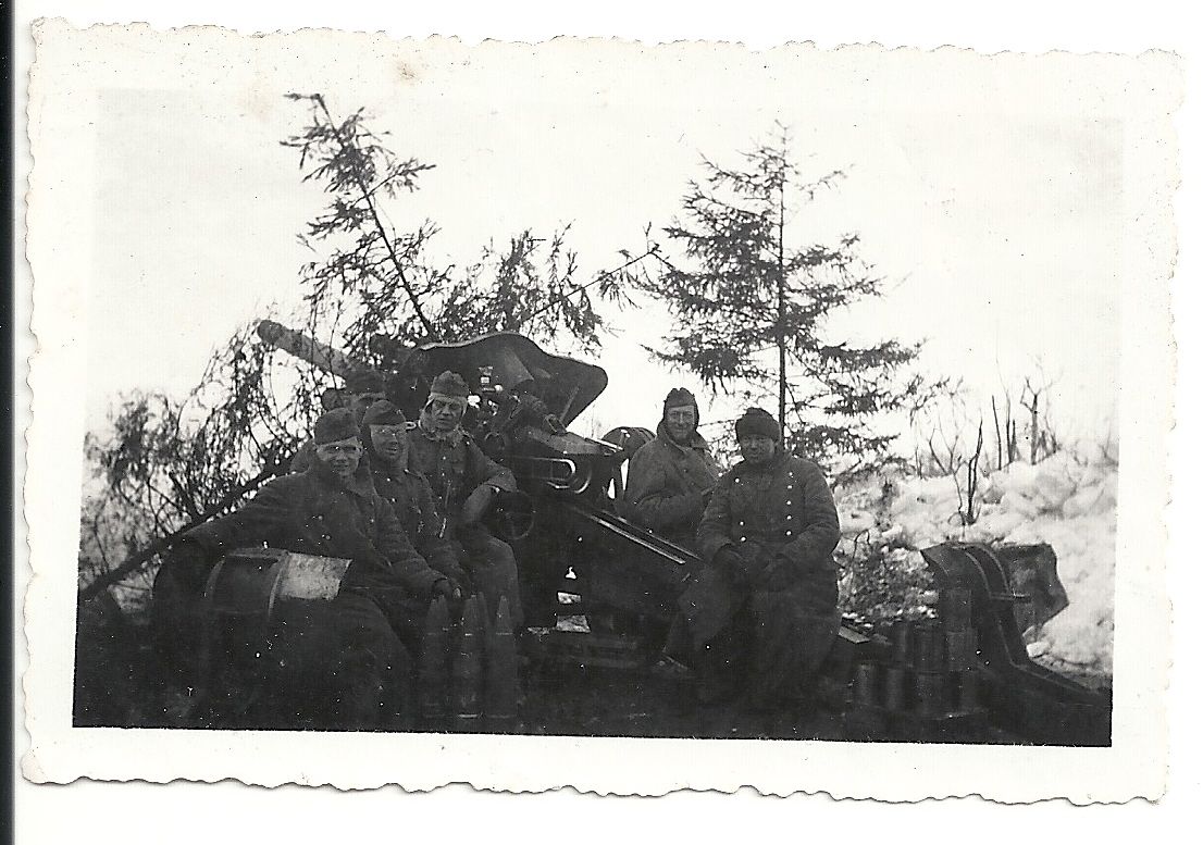 Orig.Foto Bedienung Artillerie - Granaten Geschütz Feuerstellung März 1943 WW2