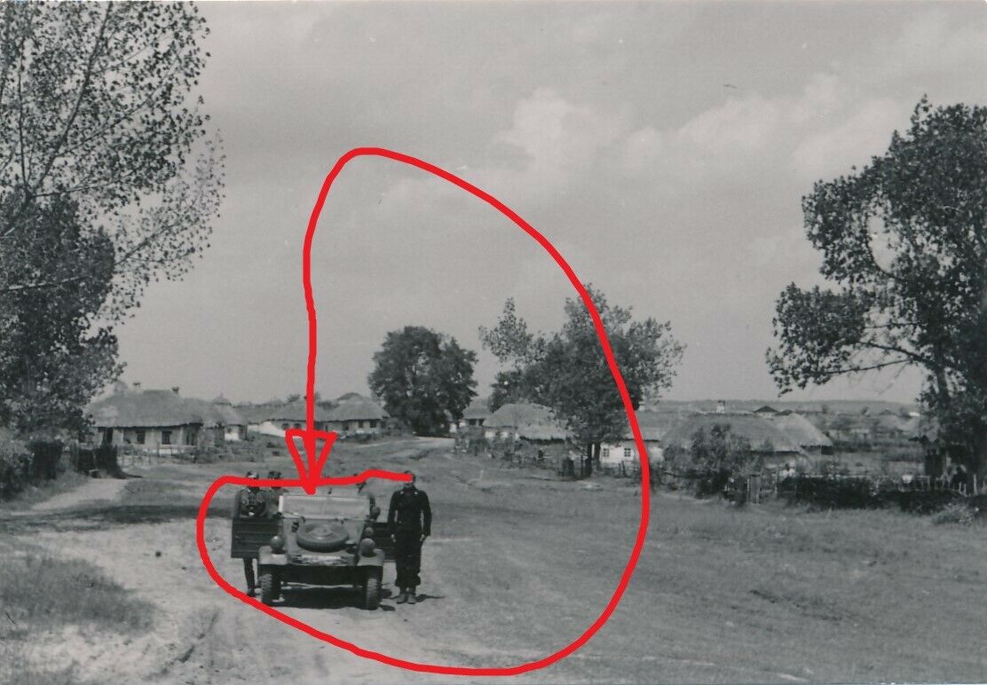 PKW VW Kübelwagen und Panzer - Mann