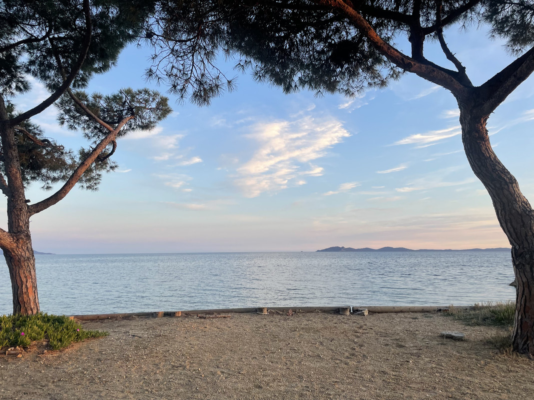 2143BEC3-8AFE-41D4-BBEC-978F8F190907