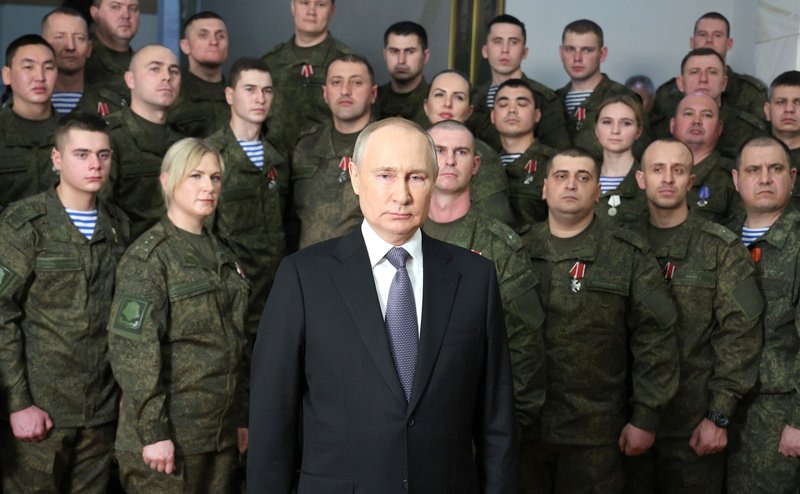 V.V. Putinas pasakė Naujųjų metų kalbą, apsuptas kariškių. Pagrindinės tezės