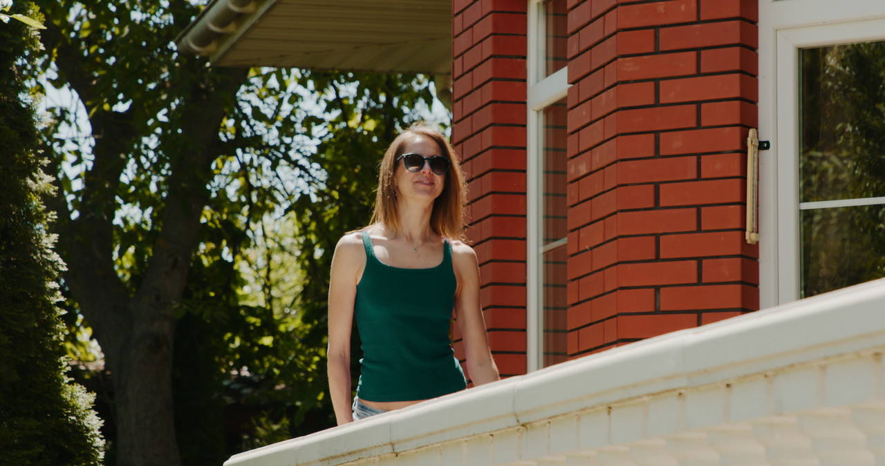 lady-on-balcony-1-1-2.jpg