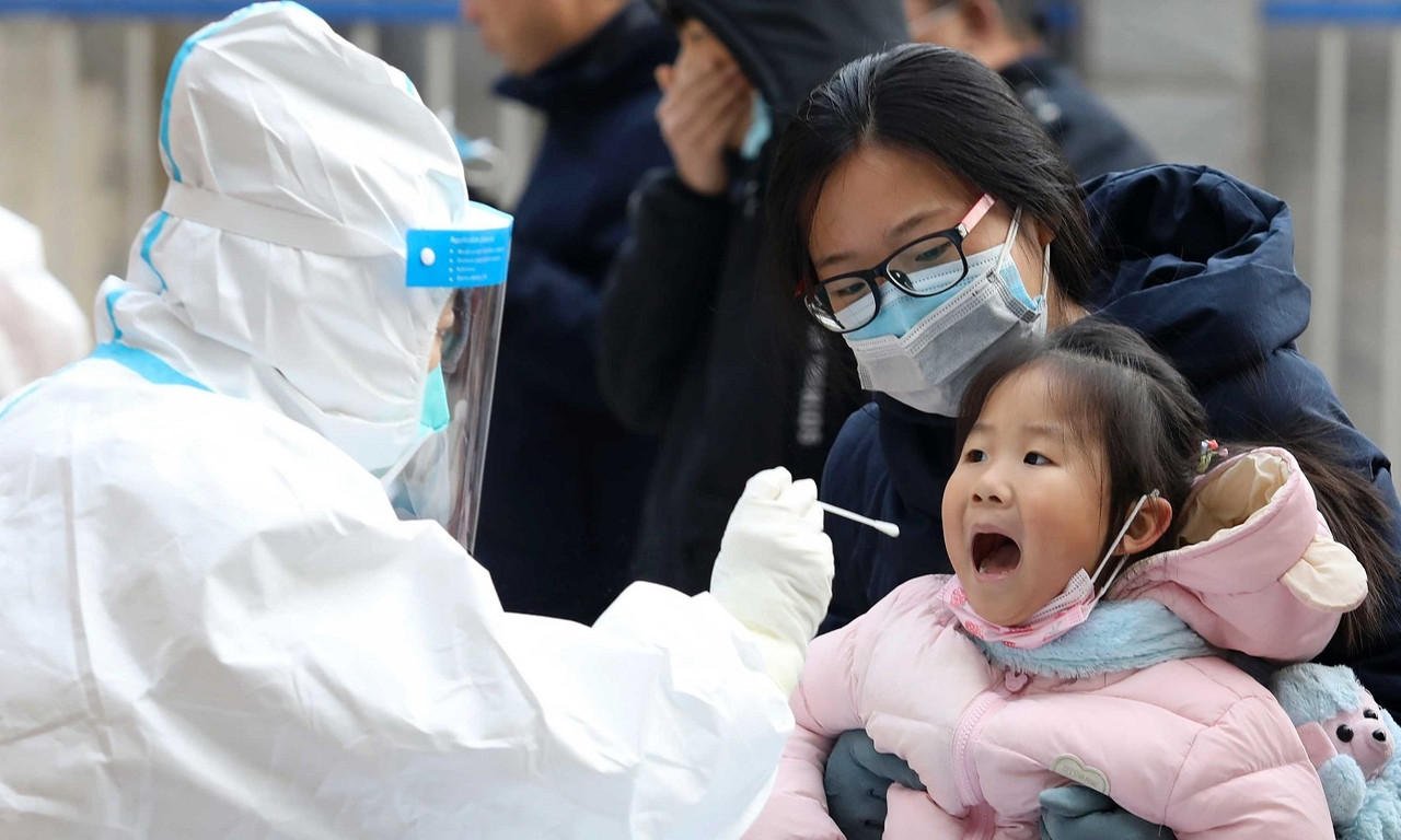 China suspende clases y confina a millones de personas tras rebrote de COVID-19