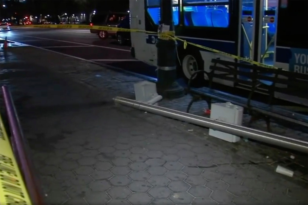 Pedestrian fatally struck by falling pole in Brooklyn