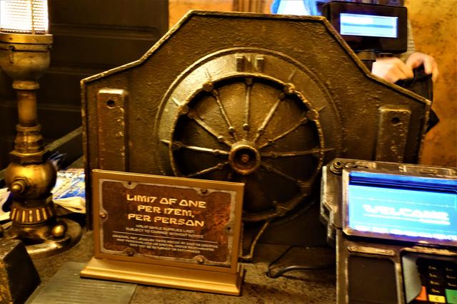 DOK-ONDAR DEN OF ANTIQUITIES: Tienda-museo para amantes de Star Wars - DISNEYLAND ~ STAR WARS: GALAXY'S EDGE, LA GUIA (41)