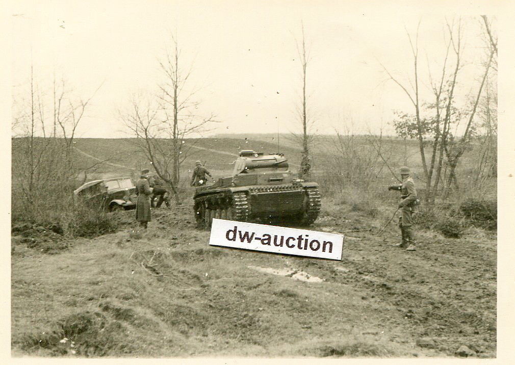 rumänisches General Fahrzeug wird von Panzer abg