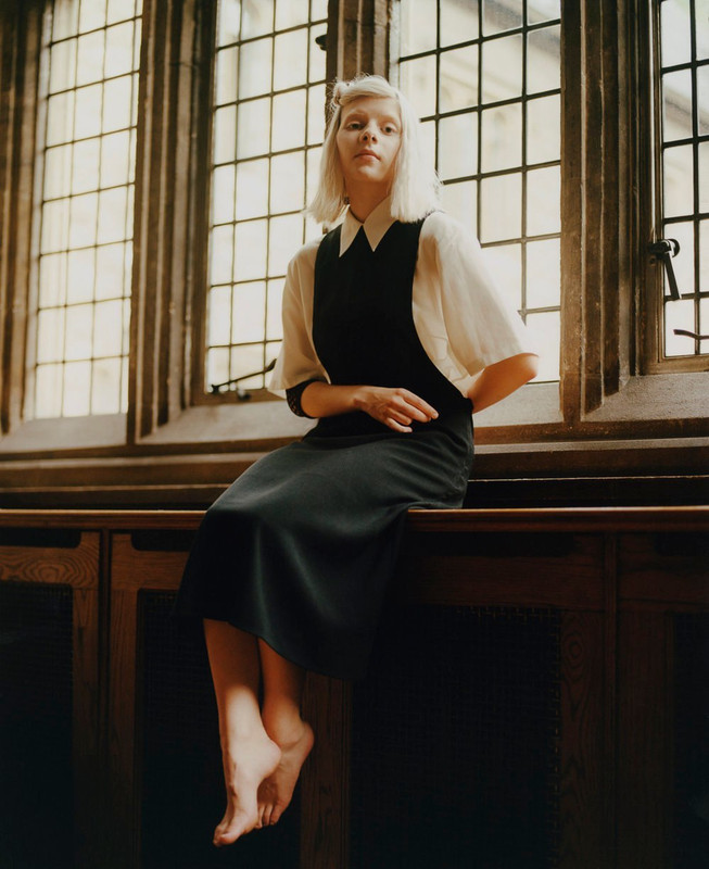 Aurora-Aksnes-Feet-4003394