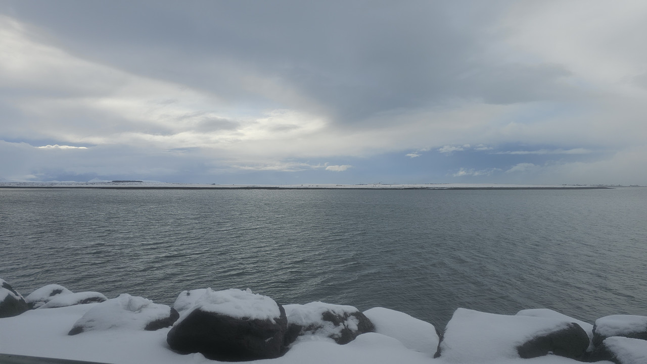 又放晴囉各位，可以比較一下半個小時前的景緻，就能發現那時風雪真的不小。拍攝於15:01