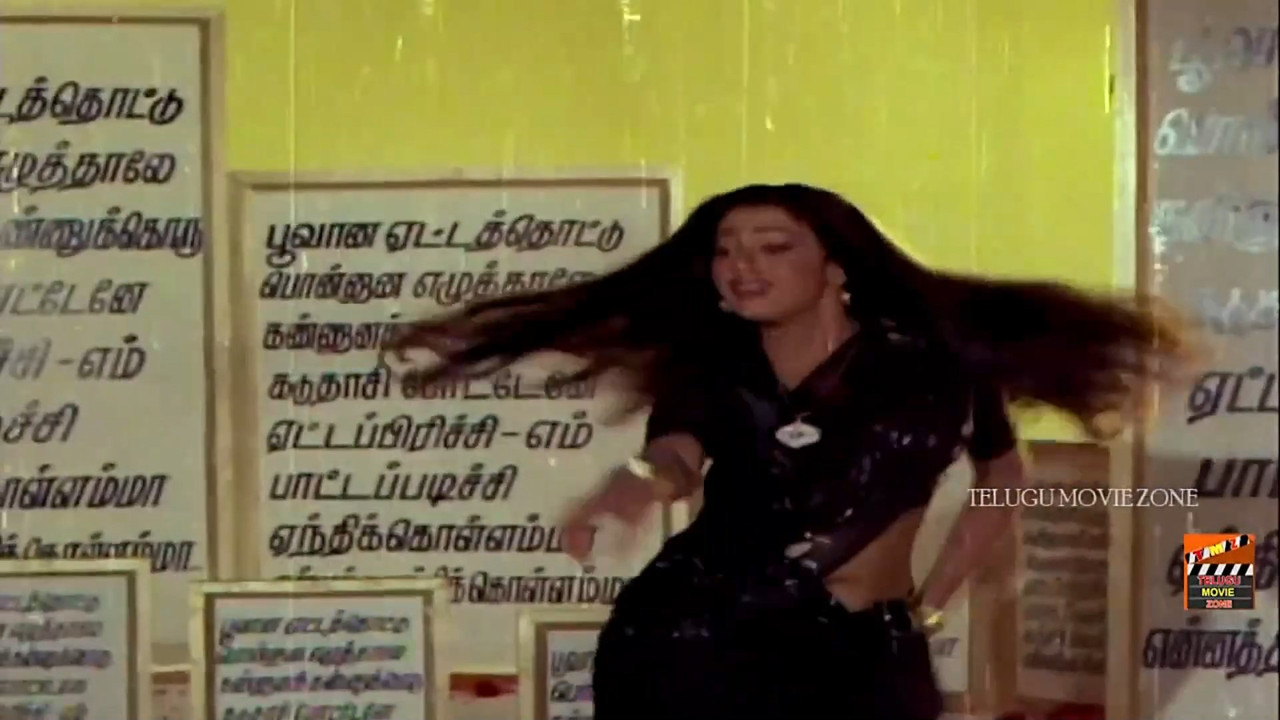 Shobana hot in saree.mkv_snapshot_01.35.864