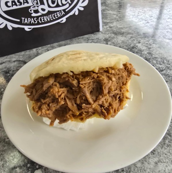 Arepa de carne mechada (ud.)