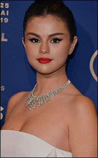 Selena Gomez 03-1382