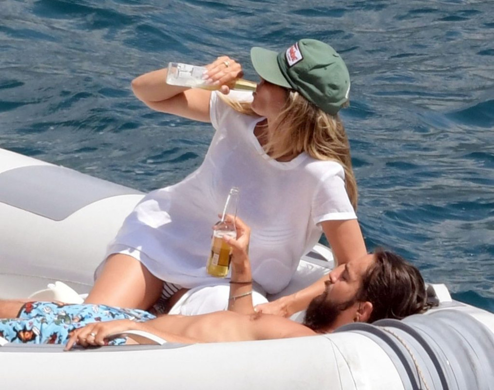 UpskirtStars.Com (4)