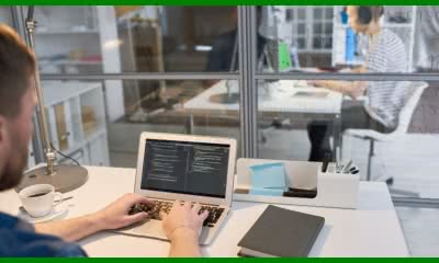 React Development Bootcamp - Build 40 End-To-End Projects (2022-03)