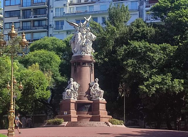 BUENOS AIRES. BARRIO DE RECOLETA - ARGENTINA INFINITA II/ TORRES DEL PAINE (7)