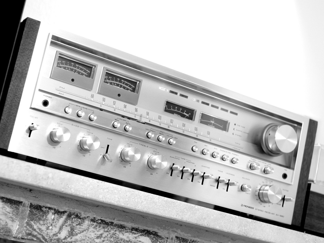 [Bild: Pioneer-SX-1980-bw.jpg]