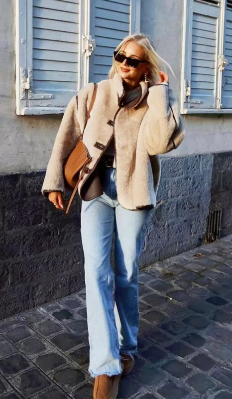 Customer wearing oversized Chloe Ottawa coat in Montreal