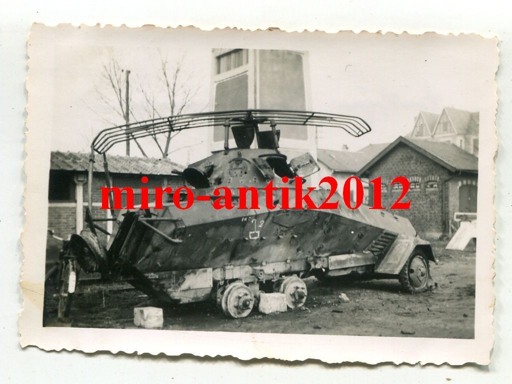 Foto, zerstörter Panzerfunkwagen, SdKfz. 263, 6-