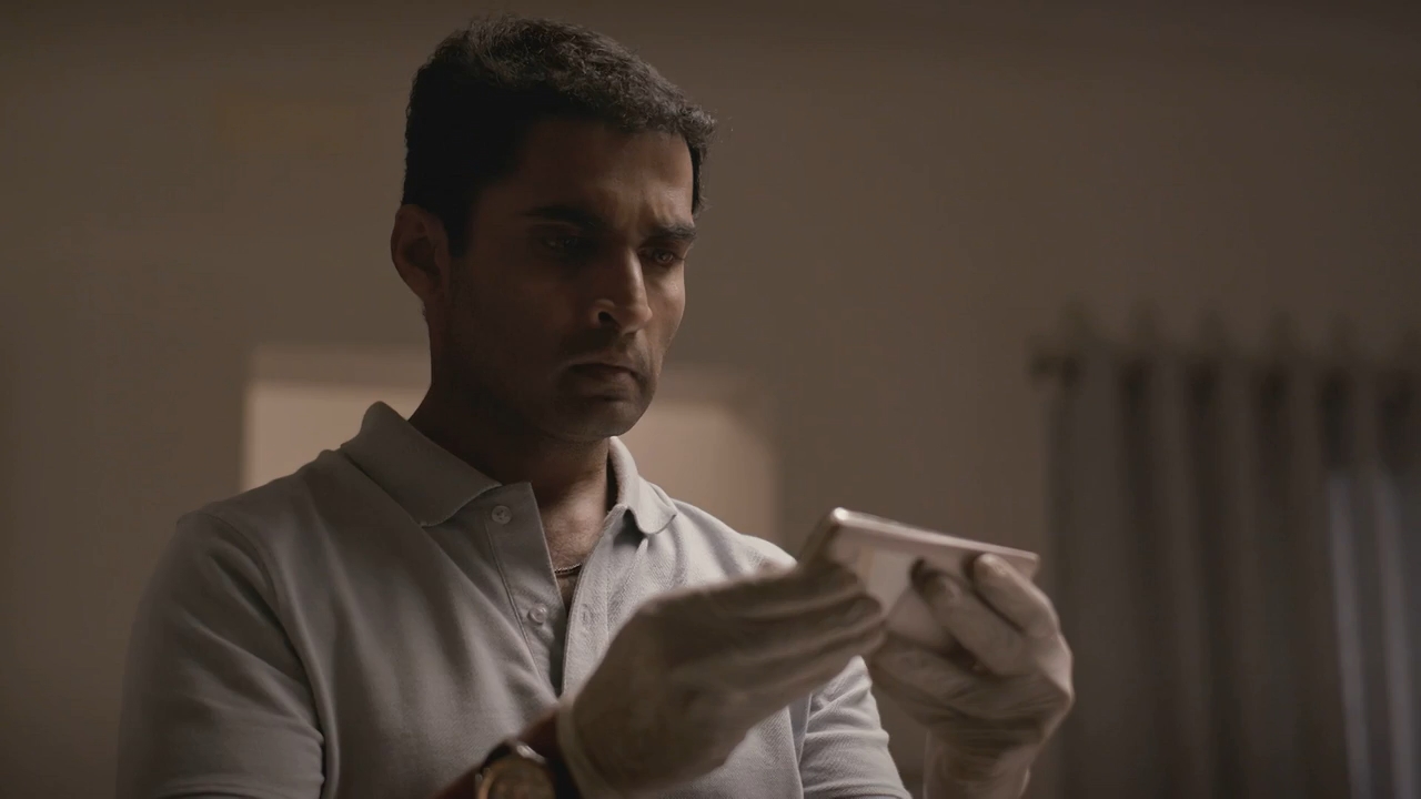 Iru Dhuruvam (2019) Season 1 [Hindi + Tamil + Telugu] WebRip 480p 720p ESub - Complete Screenshot