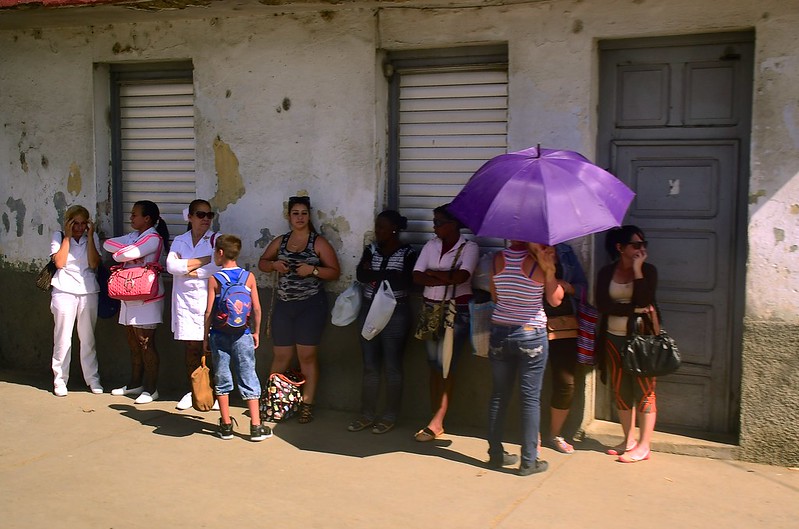 purple-queue-umbrella.jpg