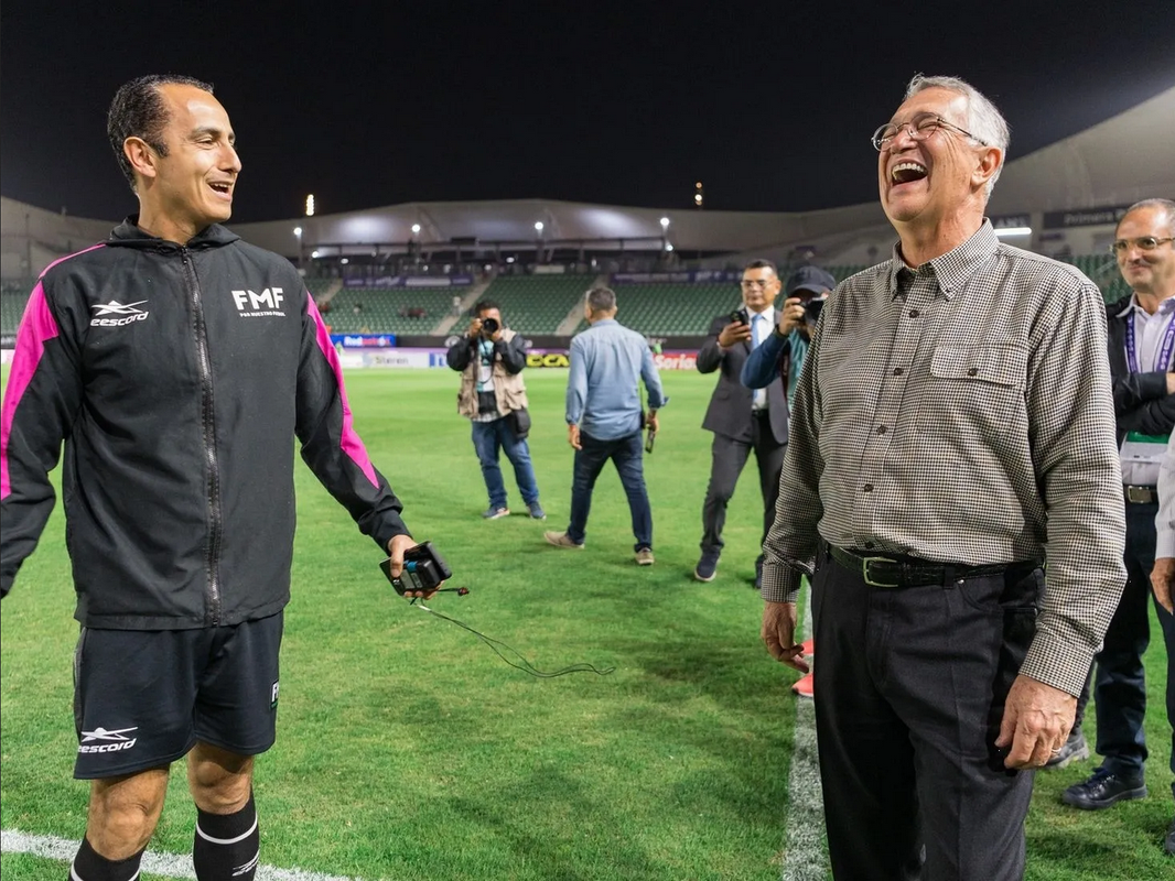 Salinas Pliego critica el despido de Cocca y lo atacan por 