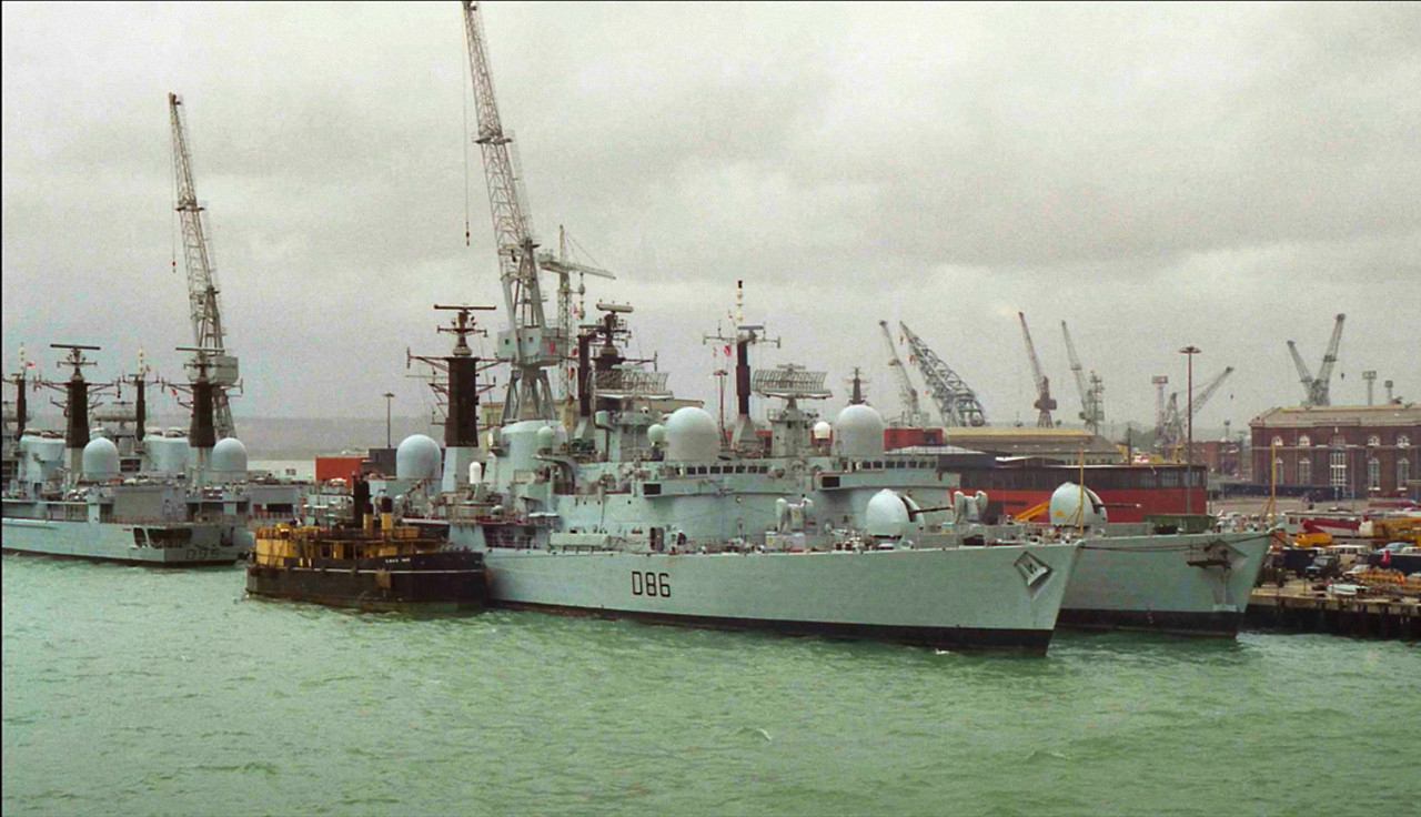 HMS Birmingham в Портсмуте, август 1999