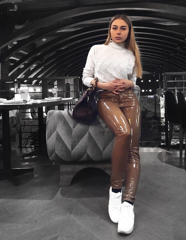 6DE7FF22-1055-4B9C-B3F5-CE7BA0FE0EDF